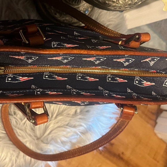 NFL  Dooney & Bourke Patriots Pocketbook - Picture 9 of 9